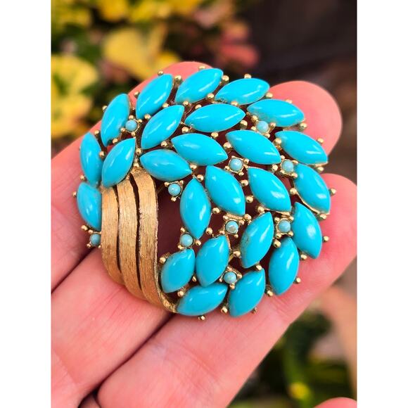 Vintage CROWN TRIFARI Faux TURQUOISE Gold Tone Pin Brooch, 2 inches - Picture 6 of 8